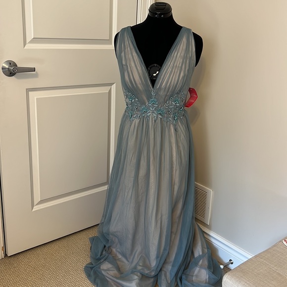 Little Mistress Dresses & Skirts - 🆕 LITTLE MISTRESS Gown Maxi Dress